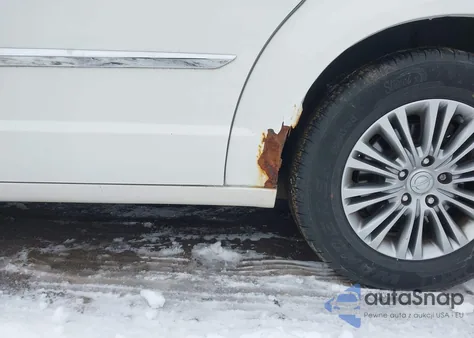 2013 Chrysler Town & Country Touring-L z USA, uszkodzony, nr VIN 2C4RC1CG0DR510938